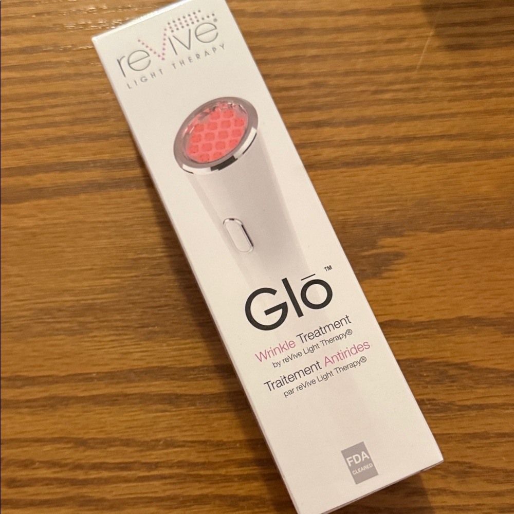 Glo Wrinkle Treatment Device - Revive Light Therapy NIB